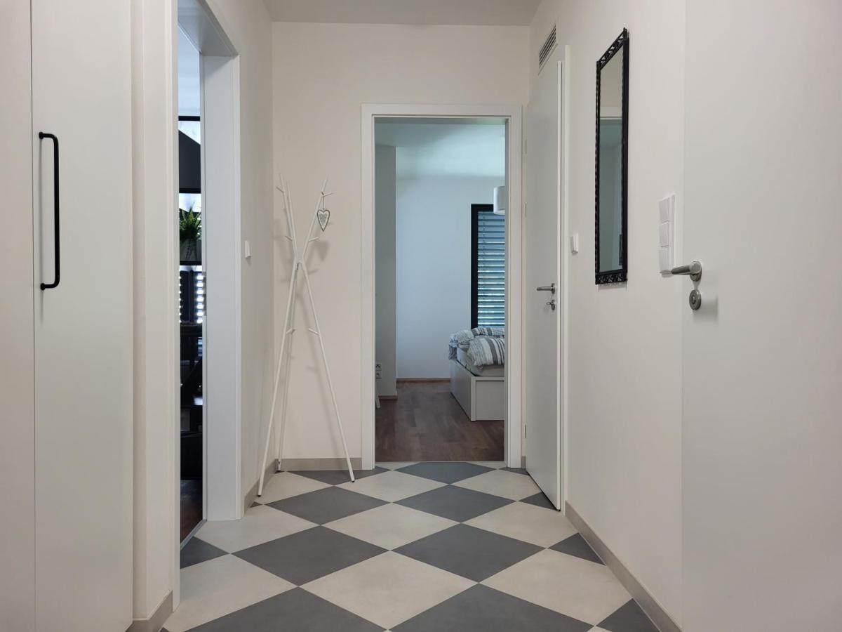 New Apartment In Karlin, Praha 8, Close To Center ภายนอก รูปภาพ